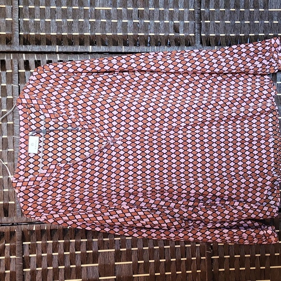 Chic Diamond Patterned Women's Blouse - Picture 1 of 5